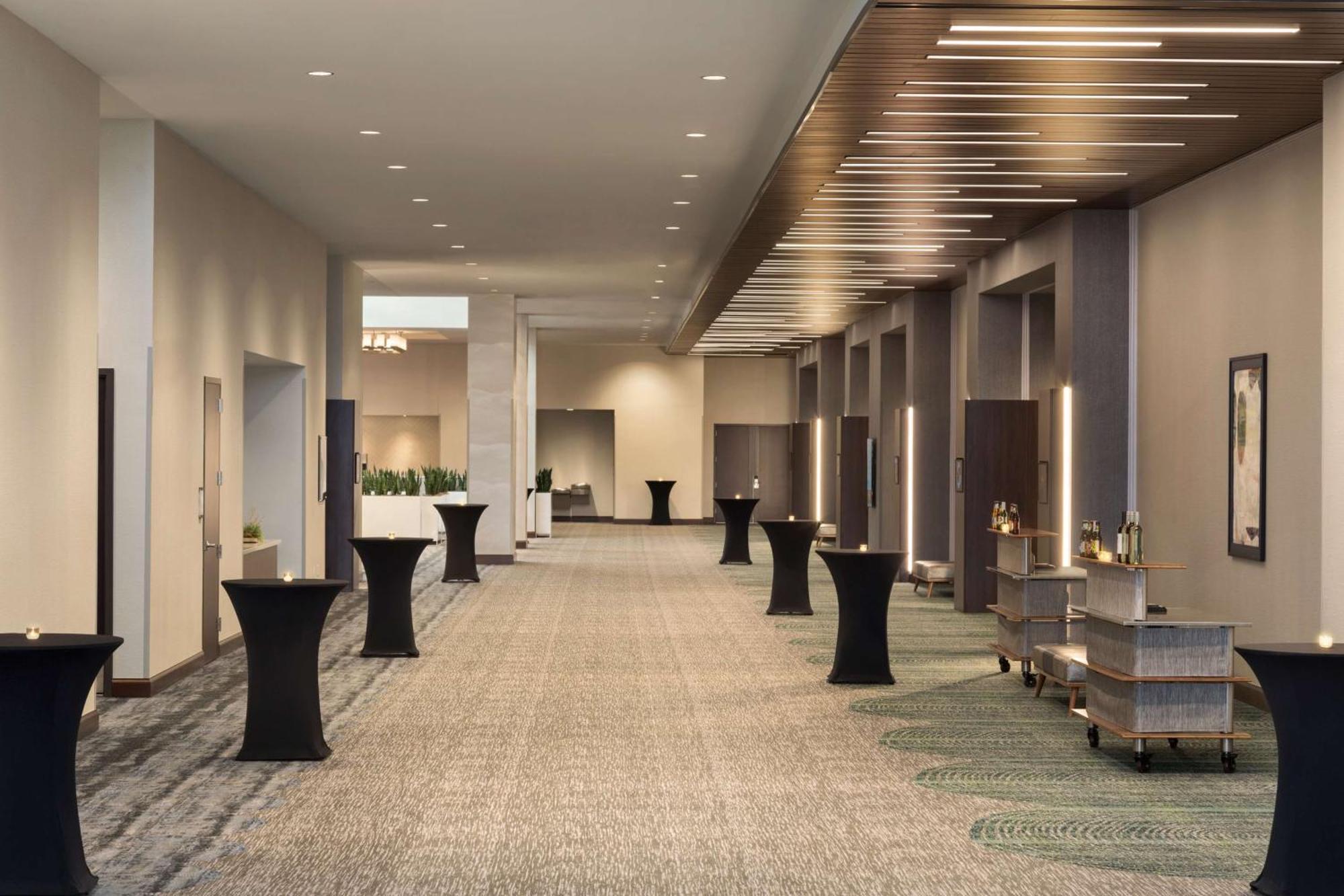 Embassy Suites By Hilton Denton Convention Center Exterior foto